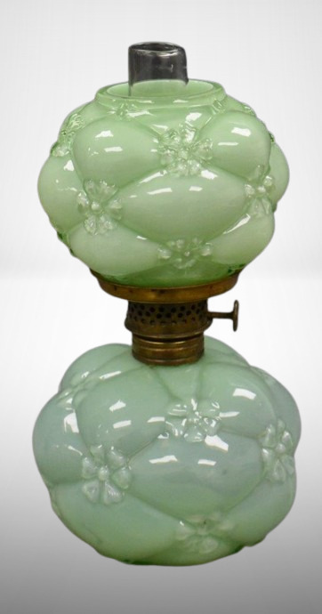 Quilted Phlox 7" miniature oil lamp, green
