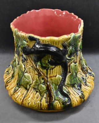 Palissy Ware Art Nouveau planter, climbing Ivy and berries w/ black lizard handles - 3