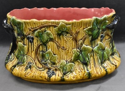 Palissy Ware Art Nouveau planter, climbing Ivy and berries w/ black lizard handles - 4