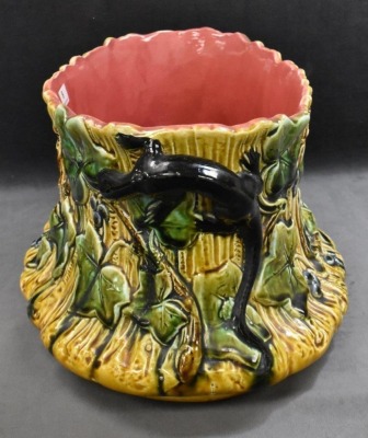 Palissy Ware Art Nouveau planter, climbing Ivy and berries w/ black lizard handles - 5