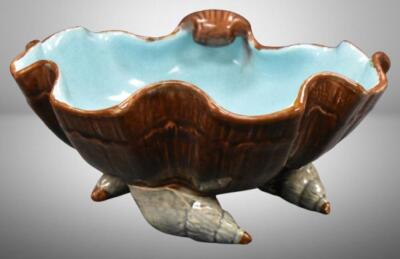 Majolica ftd. shell-shaped 4"h bowl, 9"d