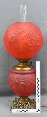 Red satin glass Raised Roses Gone with the Wind lamp - 9