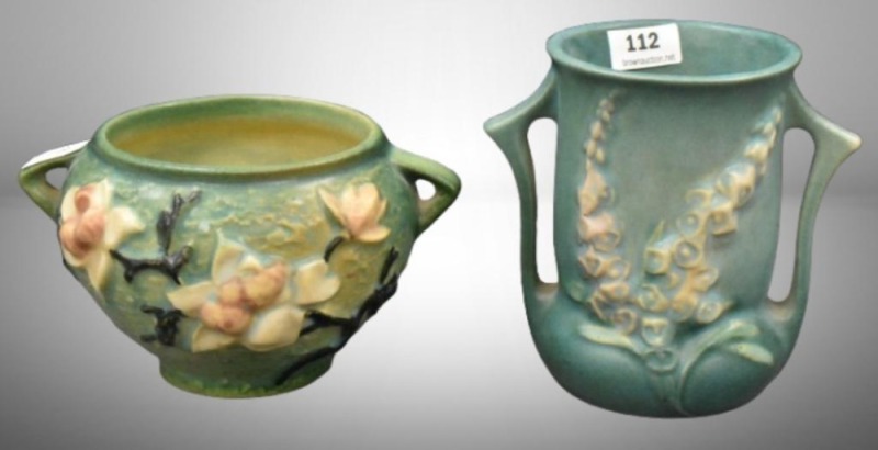 (2) Roseville green pcs: Foxglove 42-4" vase; Magnolia 665-3" jardiniere