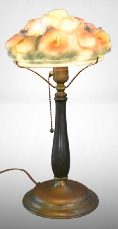 Pairpoint-style Puffy Rose lamp, metal base