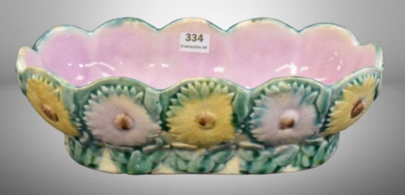 Mrkd. Etruscan Majolica Daisy low bowl