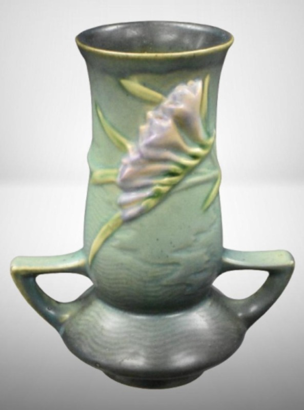 Roseville Freesia 119-7" vase, green