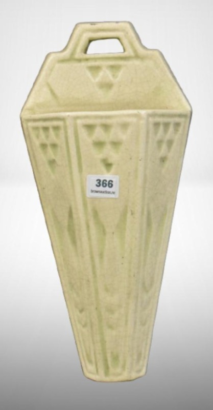 Roseville Ivory Tint 1201-10.25" wall pocket