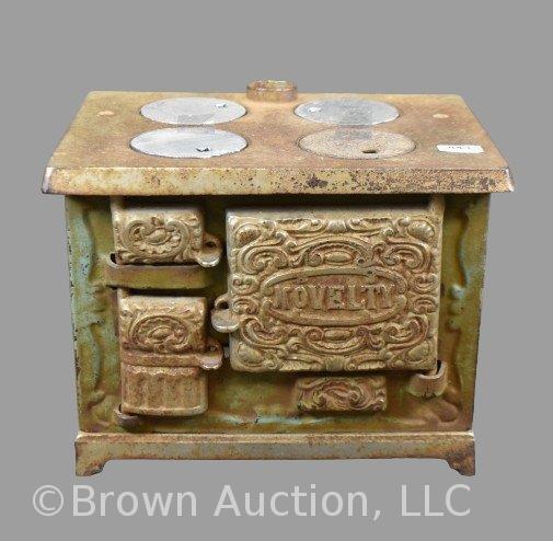 Cast Iron "Novelty" toy stove (missing stove pipe)
