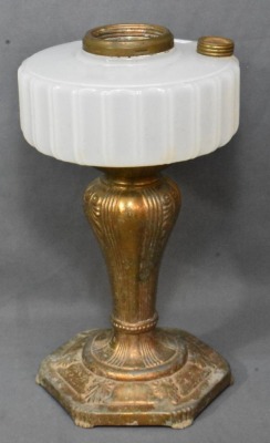 (2) Aladdin Model B Majestic lamps, green and white moonstone - 9