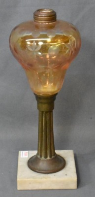 Amber Cut-to-Clear oil lamp on fluted brass column and marble base - 3