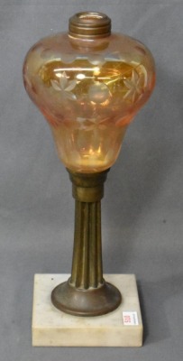 Amber Cut-to-Clear oil lamp on fluted brass column and marble base - 5