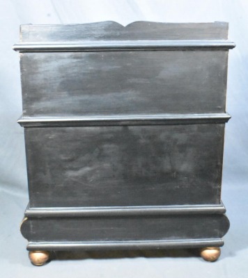 Decorative Oriental Chinoiserie Bombe-style black lacquer jewelry box - 5