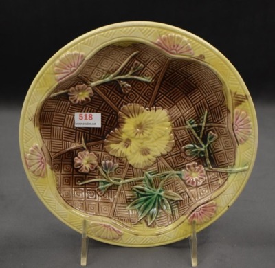 (2) English Majolica 7.5"d pcs: green plate, leaves and basketweave pattern; shalow bowl, flowers - 2