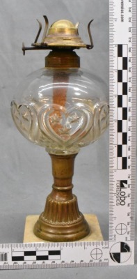 Clear Glass oil lamp on brass column and mable base, stars in hearts decor - 6