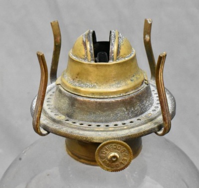 Clear Glass oil lamp on brass column and mable base - 4