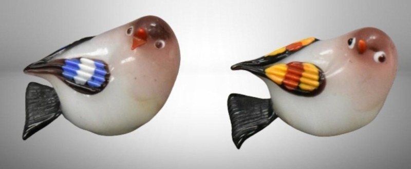 (2) Murano handblown minbiature glass baby birds