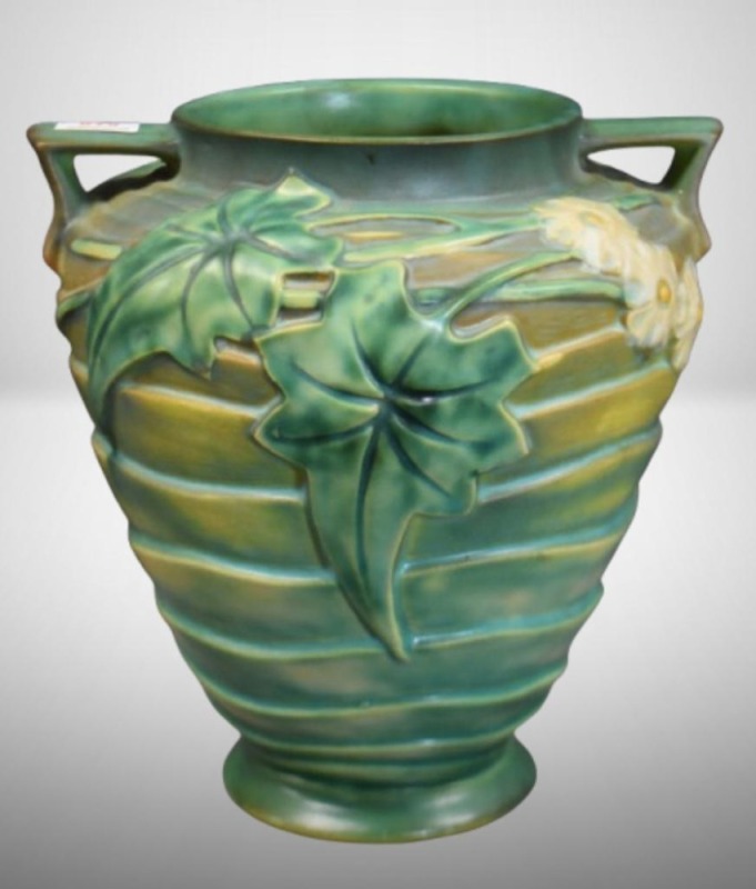 Roseville Luffa 689-8" vase, green