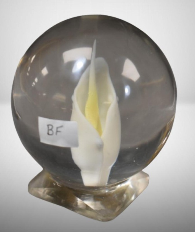 Art Glass paperweight, clear w/ lily