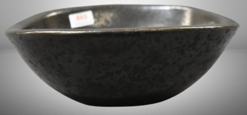 Roseville Raymor 28-8" bowl, brown