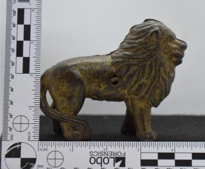 Hubley Cast Iron Lion still bank (tail resting on right side) - 8