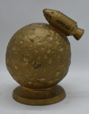 1968 Cast Iron "USA Apollo" moon land still bank - 4