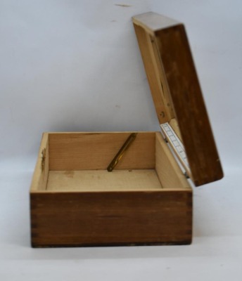 Clark's O.N.T. Marking Cotton thread display case - 4