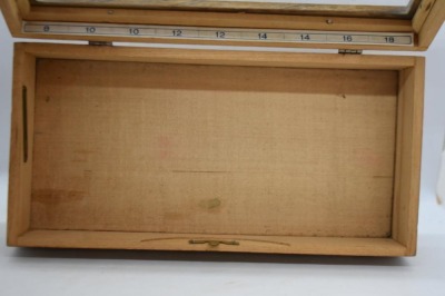 Clark's O.N.T. Marking Cotton thread display case - 9