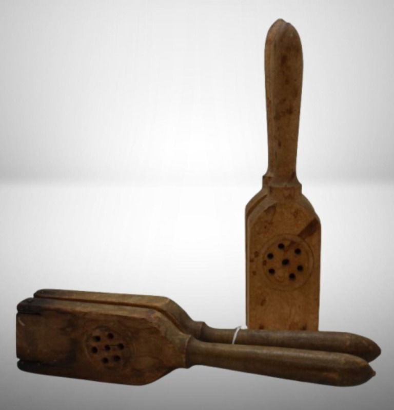 (2) Wood lemon presses, 10.5"l
