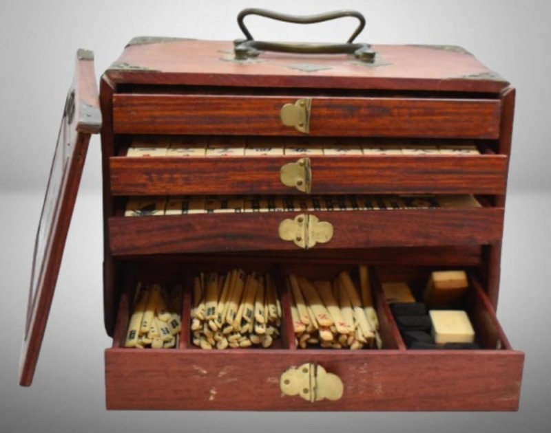 Antique Chinese Mahjong set in original wooden carry case