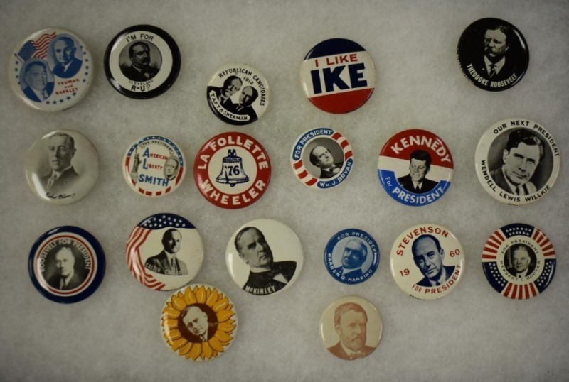 (19) Vintage campaign buttons