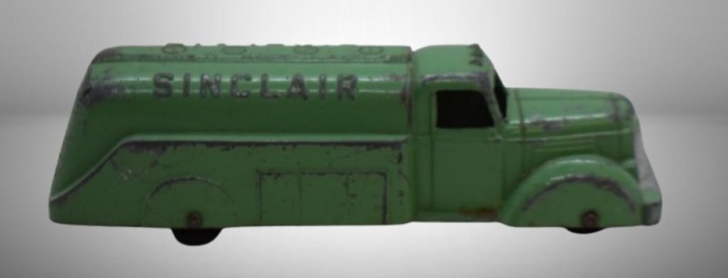 Tootsietoy Sinclair tanker, green, 6"l