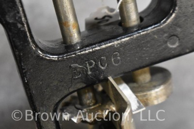 (2) Cast Iron clothing pinching tools: American Pinker; - 12