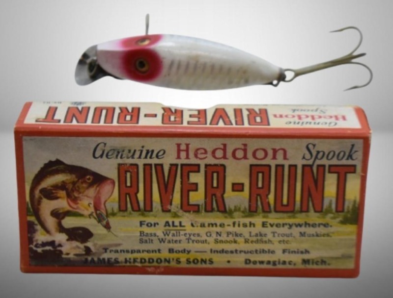 Heddon River Runt fishing lure with box