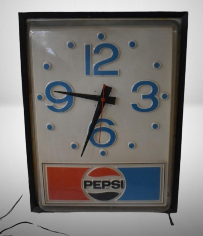 1970's Advertising Pepsi electric clock - works!