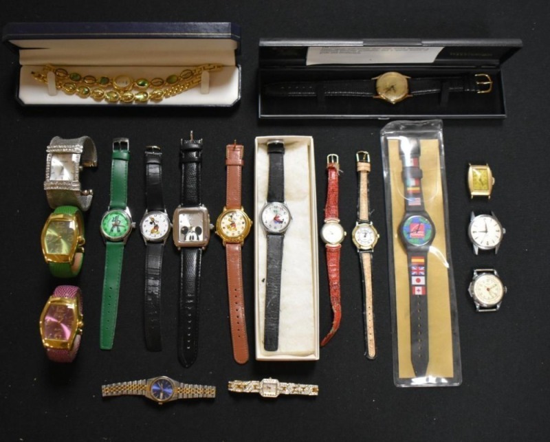 Large assortment of watches incl. novelty ones of Gumby, Goofy, Mickey Mouse, etc.