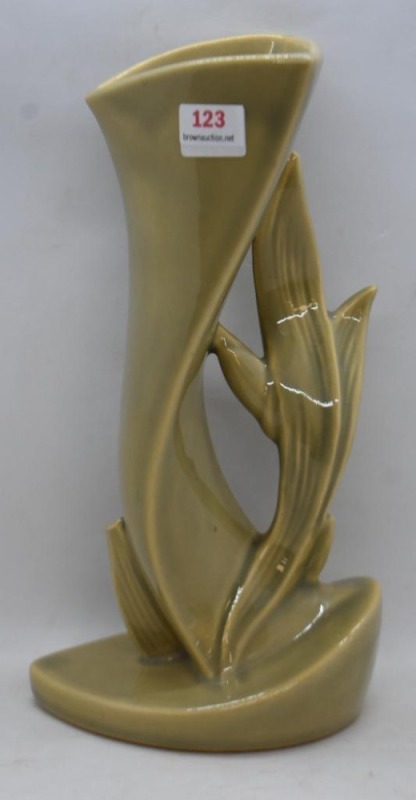 Roseville Mayfair 1004-9" vase, tan