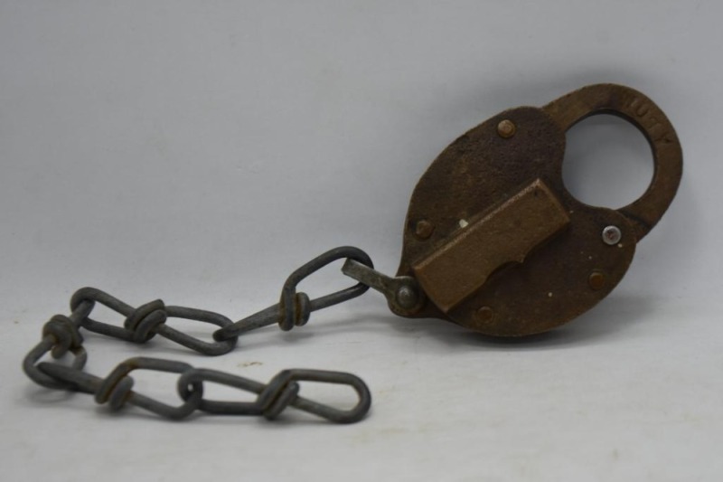 Mrkd. Wusy/ 1961 Wichita Union Stock Yards padlock - no key