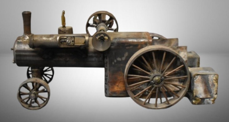 Model self-propelled steam traction engine, 16"l x 7"h
