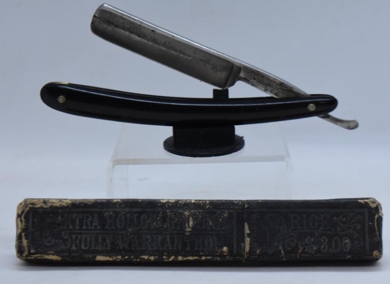 Straight edge razor - mrkd. The Torrey Razor Co., Worcester, Mass, with case
