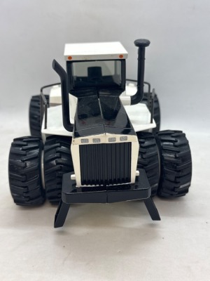 1/32 Scale Big Bud 500 Tractor by Ertl - 3