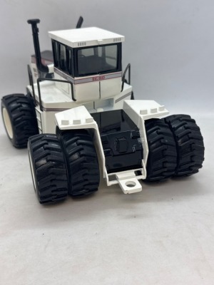 1/32 Scale Big Bud 500 Tractor by Ertl - 5