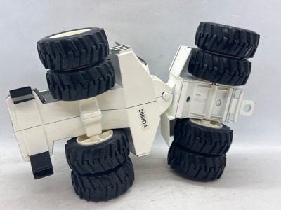 1/32 Scale Big Bud 500 Tractor by Ertl - 6