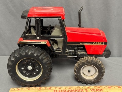 Ertl Case International 3294 Toy Tractor, 1985 - 4