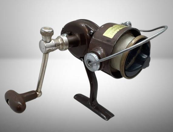 Daiwa Model A100RL Fishing Reel
