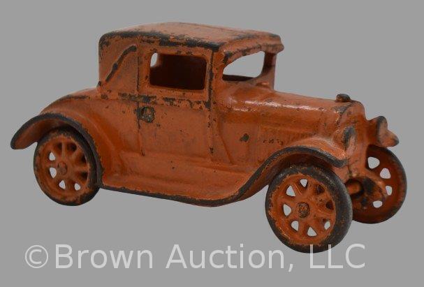 Cast Iron Arcade coupe with rumble seat, 5"l