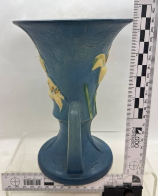 Roseville Zephyr Lily 132-7" Vase, blue - 5