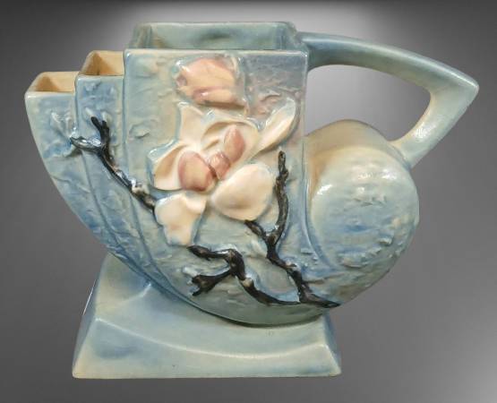 Roseville Magnolia 182-5" Cornucopia, Blue