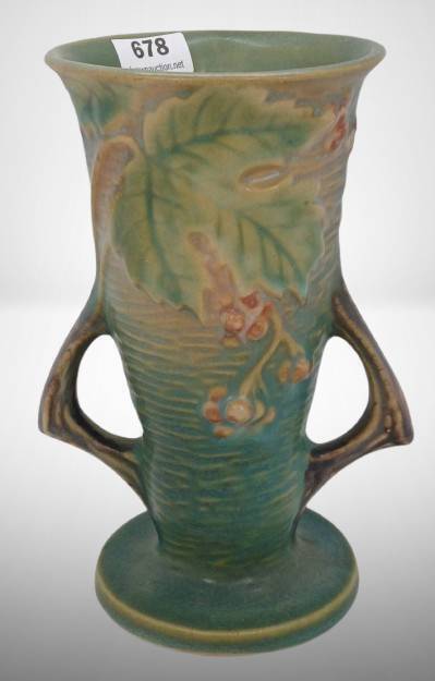 Roseville Bushberry 30-6" Vase, Green