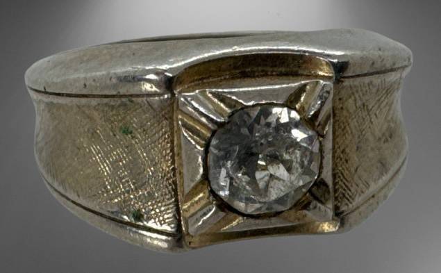 14k White Gold Ring with Round Stone