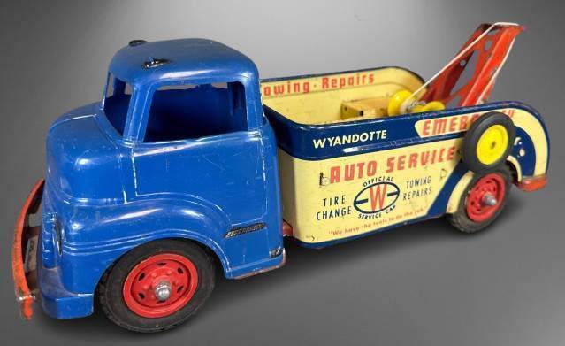 Wyandotte Steel Tow Truck with Plastic Cab